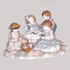 Circa, Special Friends Statue